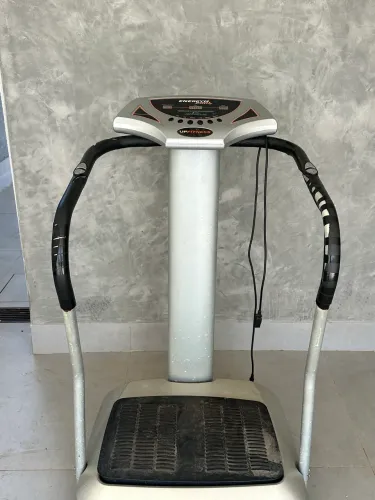 Plataforma Vibratória Up Fitness Energym 500 Funcionando