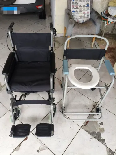 Cadeira de Rodas Mobil Saúde + Cadeira de Banho Dellamed