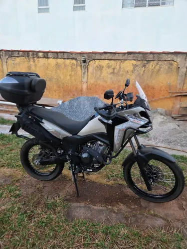 Sahara 300 Adventure 25/26, toda equipada.
