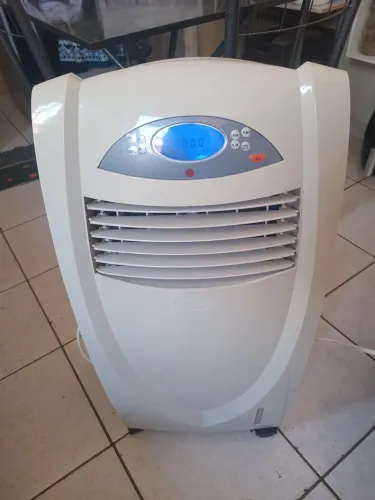 CLIMATIZADOR DE AR KOMECO CAPACIDADE PARA 7.5 LITROS DAGUA ESTÁ FONCIONANDO PERFEITAMENTE 