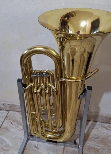 Tuba Weril J370 3/4 de 3 pistos em Sib.<br><br>