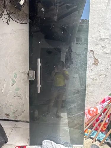Porta de vidro temperado com puxador