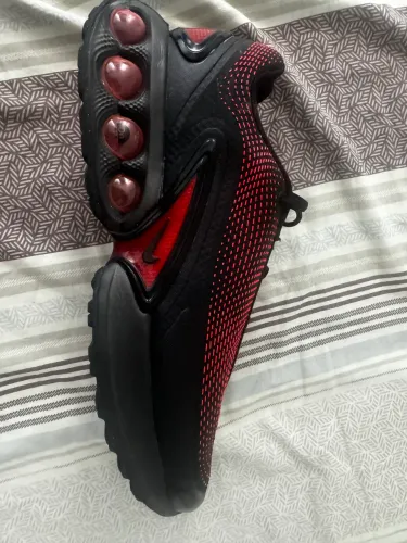 Tênis Nike Air max Dn vermelho e preto