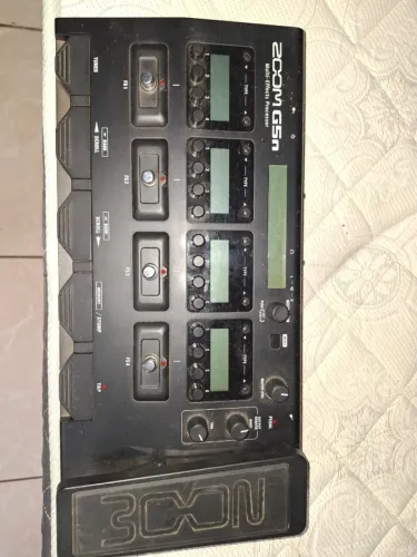 Pedaleira Zoom G5n impecável, pronta para tocar e com timbres incríveis. Envio imediato.