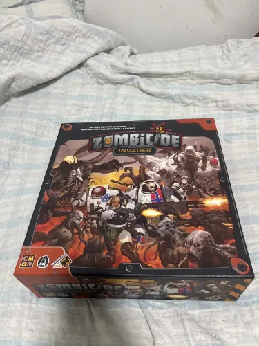 Vendo Zombicide Invader (edição Galápagos) em estado de novo! 