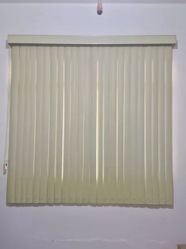 Cortina persiana pvc creme. 1,80 m de largura, por 1.80 de altura. Bom estado.