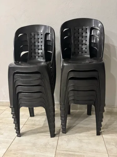 OPORTUNIDADE! Cadeiras plásticas apenas R$ 29 cada