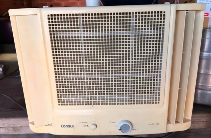 AR CONDICIONADO DE JANELA