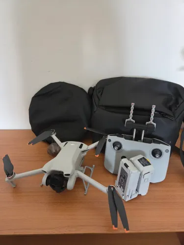 Drone DJI MINi 3, com acessórios e bateria extra - Semi novo