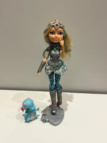 Boneca Ever After High - Darling Charming 'Dragon Games' Dragãozinho COMPLETA