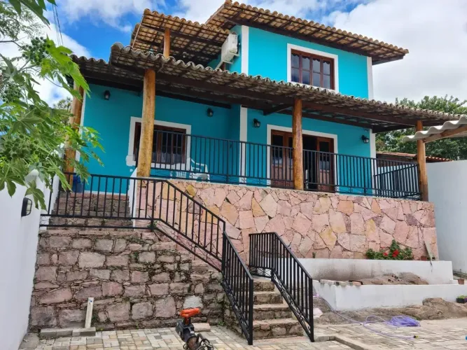 Casa para venda tem 220 metros quadrados com 4 quartos em Centro - Mucugê - Bahia