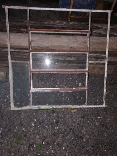 Vendo janela ? basculante de ferro 25 pila.
