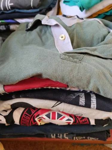 Camisas masculinas usadas em bom estado