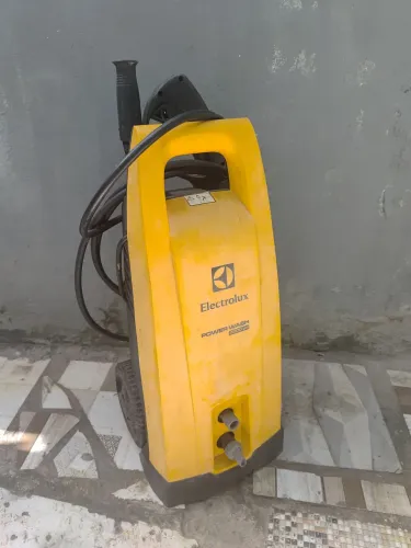(Com defeito) Lavadora Electrolux Power Wash 2200 psi