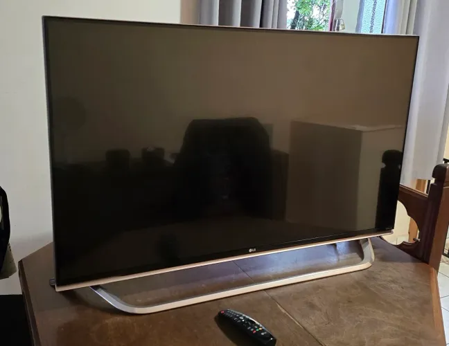 Smart TV LG 3D 4k 49" (49UF8500), Para Conserto ou Peças