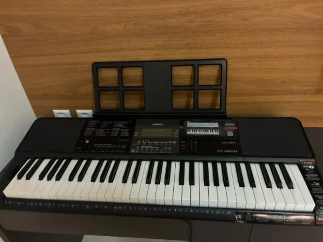 Teclado Cassio CT-800 - praticamente novo