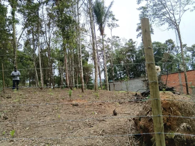 Terreno com 1072m2 em Juquitiba