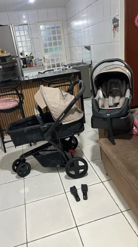 Carrinho com bebê conforto e base Kiddo Compass III