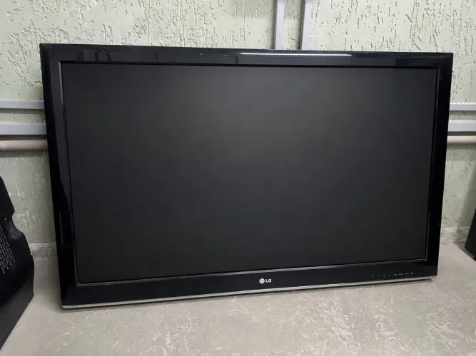 TV LG 42" 42LS3400 com defeito - liga sem imagem / para peças