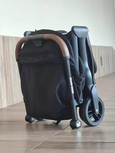 Carrinho de Bebê Maxi-Cosi Eva Essential Black em excelente estado de conservação