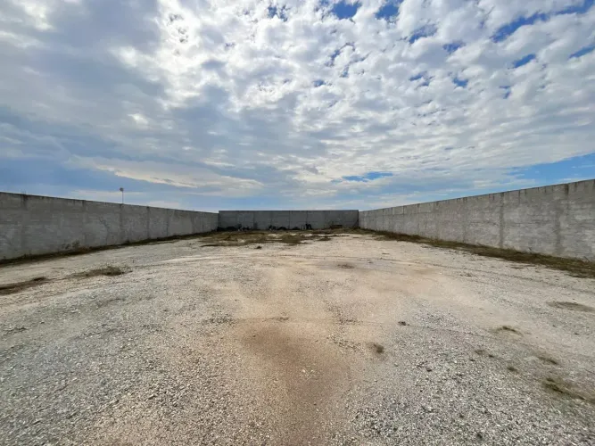 Terreno Comercial para Locação com Salas | 1.700m² | Dona Catarina | Mairinque/SP