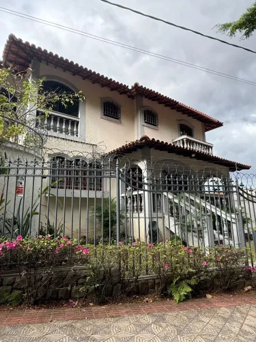 Aluga-se excelente casa no bairro São Bento