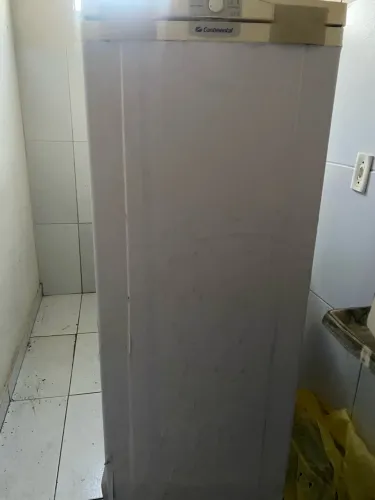 Geladeira pra vender logo 250 preço a negociar 