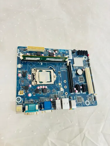 Placa mãe i3 DDR4 semi nova 4 GB placa 1151