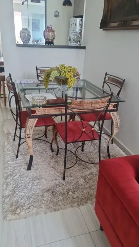 Mesa e aparador