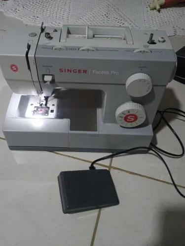 Máquina de costura excelente estado