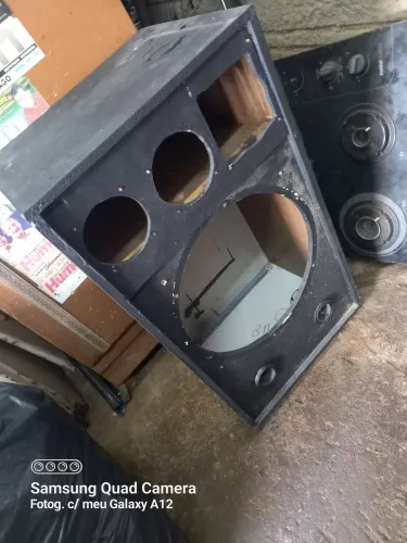 Vendo uma caixa acustica sem os alto falantes e sem Twitter só o gabinete 
