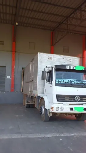 Caminhão baú toco Mercedes benz 1215
