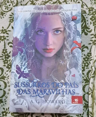 Livro Sussurros do País das Maravilhas