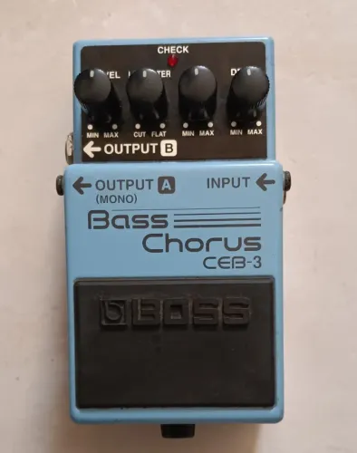 Pedal de Efeito Contrabaixo - Boss CEB-3 - Bass Chorus