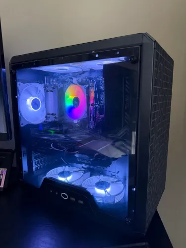 PC Gamer | Ryzen 5500 | RX 6600 | 16GB 256GB