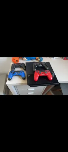 PLAYSTATION 4 - EM EXCELENTE ESTADO