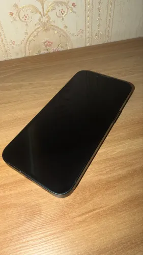 iPhone 13 - zero marca de uso