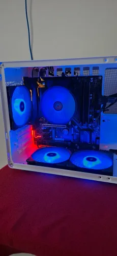 Vendo gabinete completo,é uma Z390M.R$2.100,00