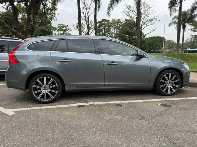Volvo V60 T-4 Momentum 2.0 190cv 5P 2018