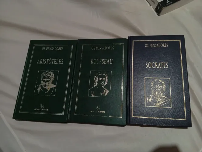 Lote 3 Livros Coleção Os Pensadores - Aristóteles, Rousseau e Sócrates (Capa Dura)