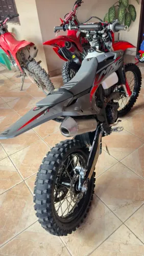 Moto MXF muito nova
