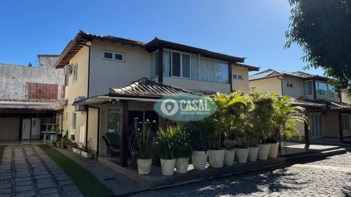 Casa em Condomínio com 04 Suítes, Piscina, Sauna e Churrasqueira - Geribá - Armação dos Bú