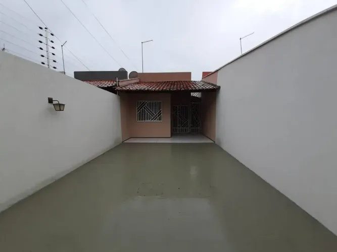 Casa Plana para venda possui 72 m² com 2 quartos em Luzardo Viana - Maracanaú - CE