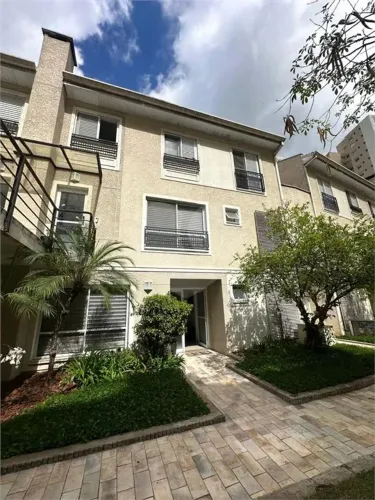 Casa à venda com 3 quartos, sendo 2 suítes, no condomínio Townhouse Village Morumbi, São P