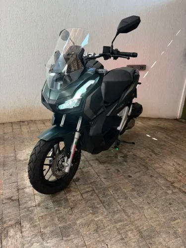 Honda ADV 2024 com 400km abaixo da Fipe.