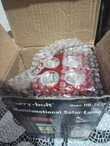 Vendo uma lanterna nova na caixa