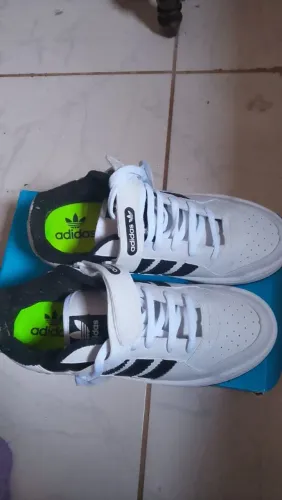 Tênis Adidas número 40