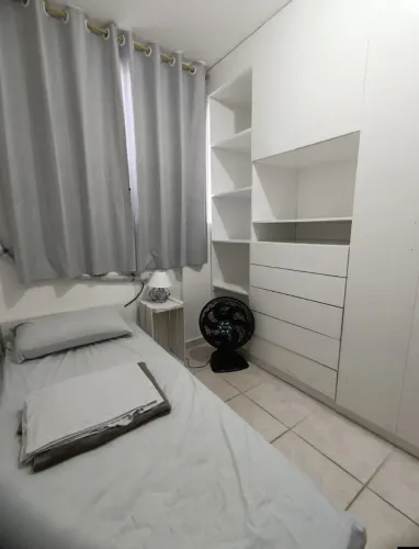 Quarto Individual Masculino em Apartamento
