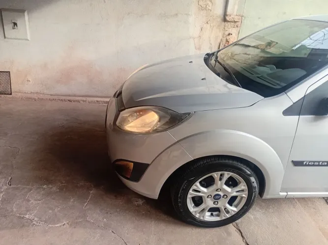 Ford Fiesta Sed. 1.6 8V Flex 4P 2013
