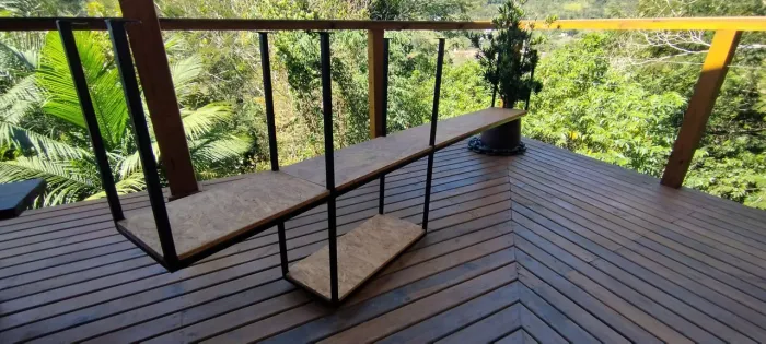 Prateleira de teto impecável e elegante